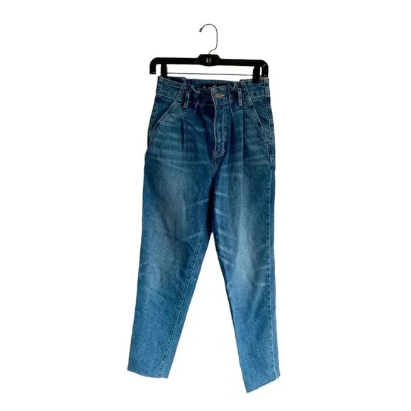 Hollister Denim - HOLLISTER Ultra High-Rise
Mom Jeans Vintage Stretch Size
3 Reg Raw Hem Ankle